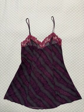 Victoria's Secret Sheer Lace Trim Full Slip Adjustable Straps Purple/Black M